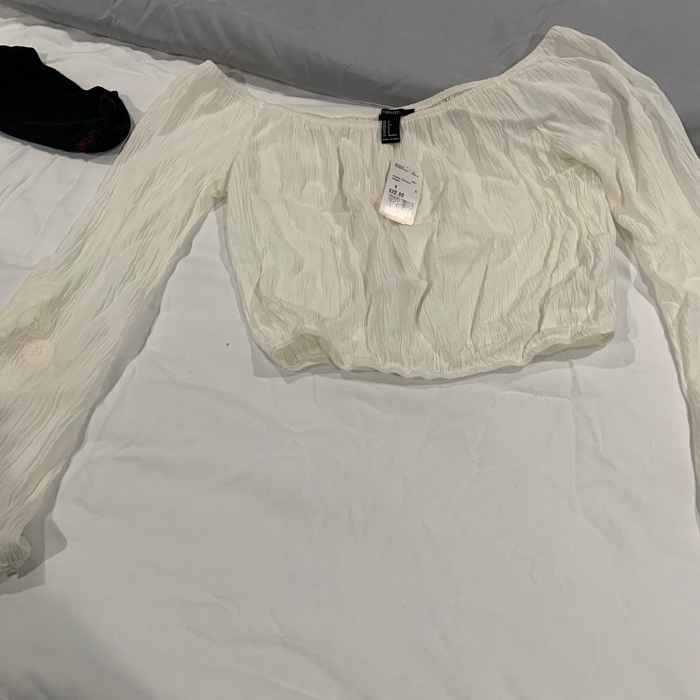 White long sleeve crop top